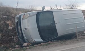 Adıyaman-Diyarbakır yolunda araç devrildi:  2 kişi yaralandı