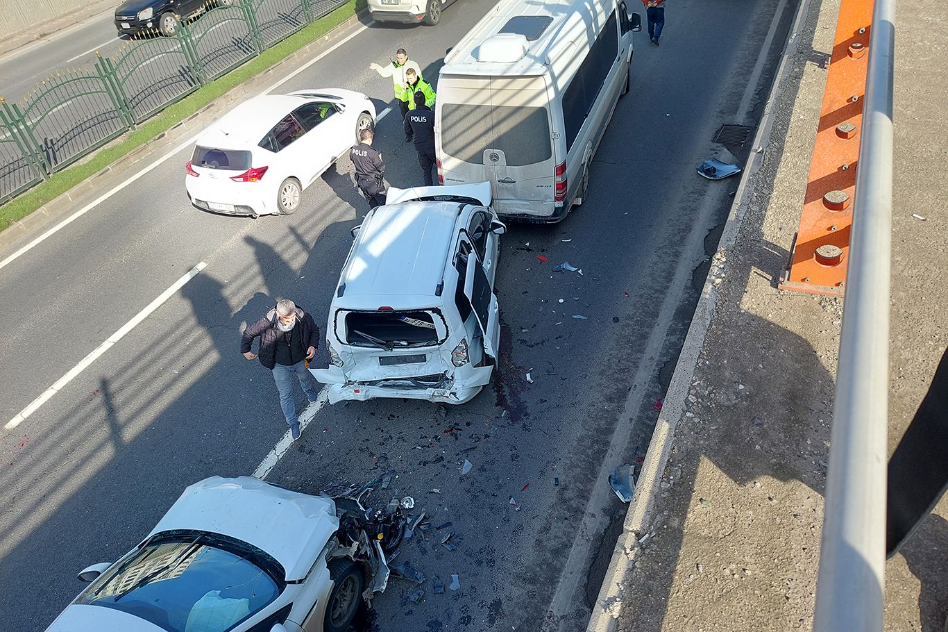 Diyarbakır’da 3 aracın karıştığı zincirleme kaza