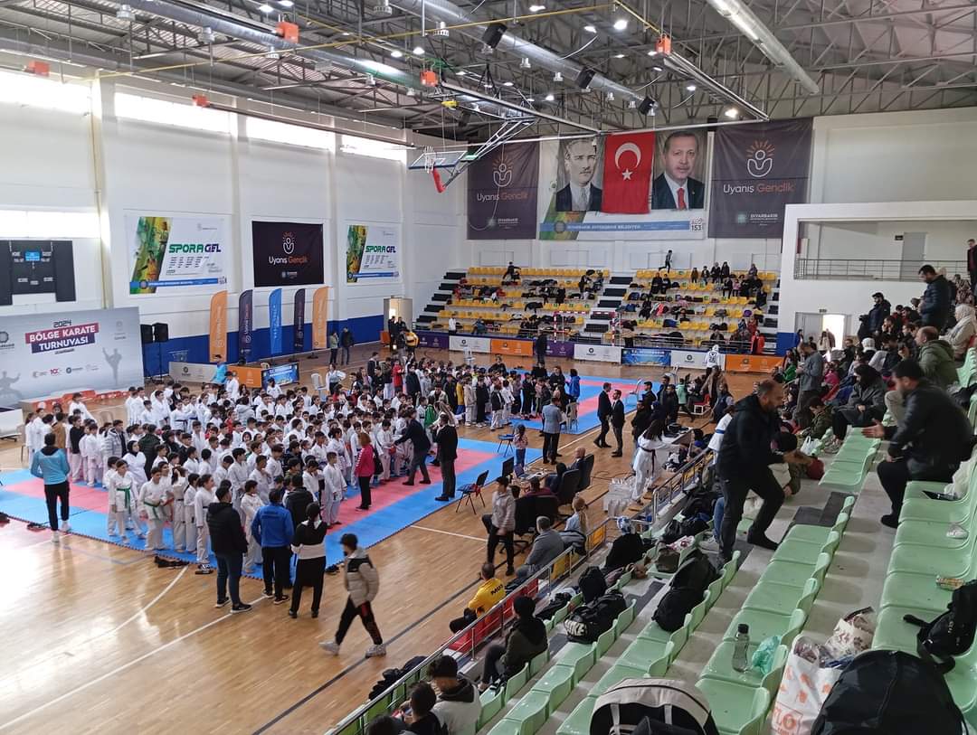 Diyarbakır’da miniklerin karate performansı göz doldurdu
