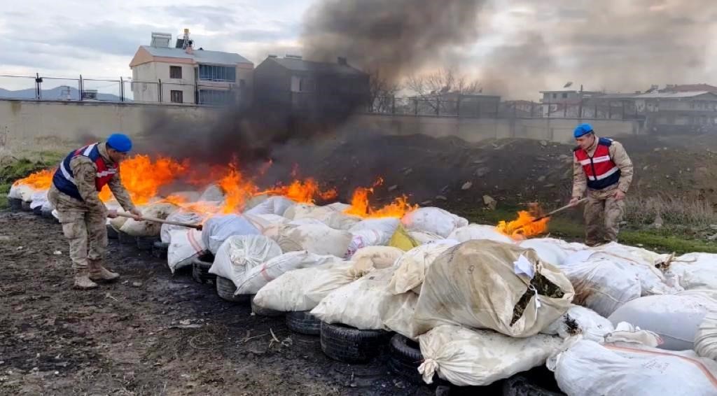 Diyarbakır’da 23 ton uyuşturucu yakılarak imha edildi