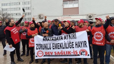 Sağlık emekçileri Diyarbakır’da zorunlu emekliliğe hayır dedi!