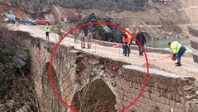 Diyarbakır’daki tarihi köprü zarar gördü; Trafiğe kapatıldı