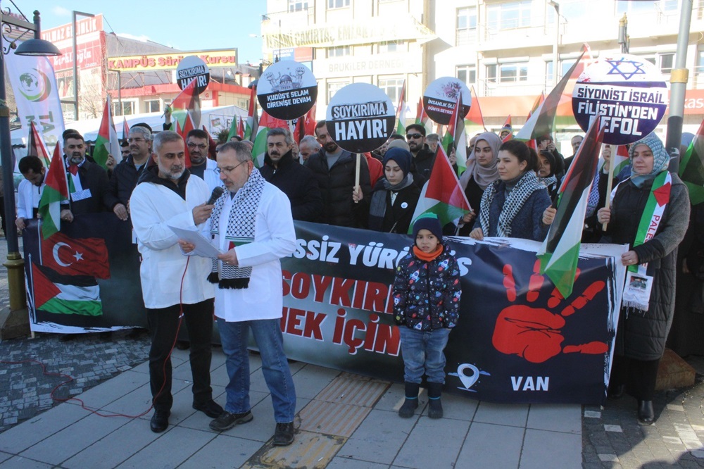 Hekimlerden Gazze için sessiz protesto