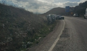 Adıyaman-Diyarbakır yolunda araç devrildi:  2 kişi yaralandı