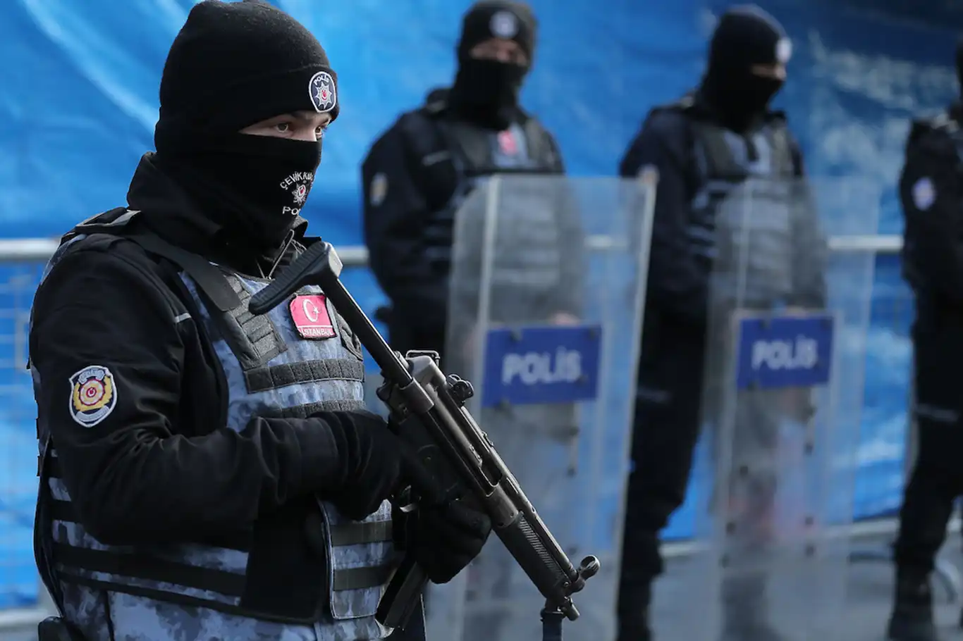 Diyarbakır’da İnternet Üzerinden Dolandırıcılık Yapanlara Operasyon: 64 gözaltı