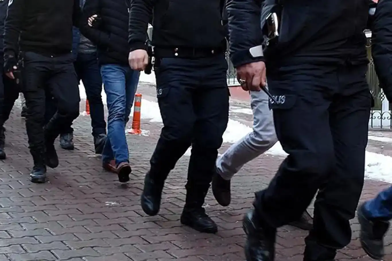 Diyarbakır’da Sosyal Medyada Provokatif Paylaşım Yapanlara Tutuklama Kararı