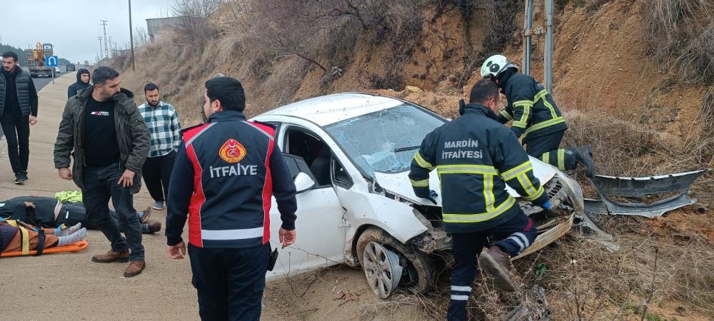 Diyarbakır Karayolunda Otomobil Şarampole Uçtu: 5 Yaralı