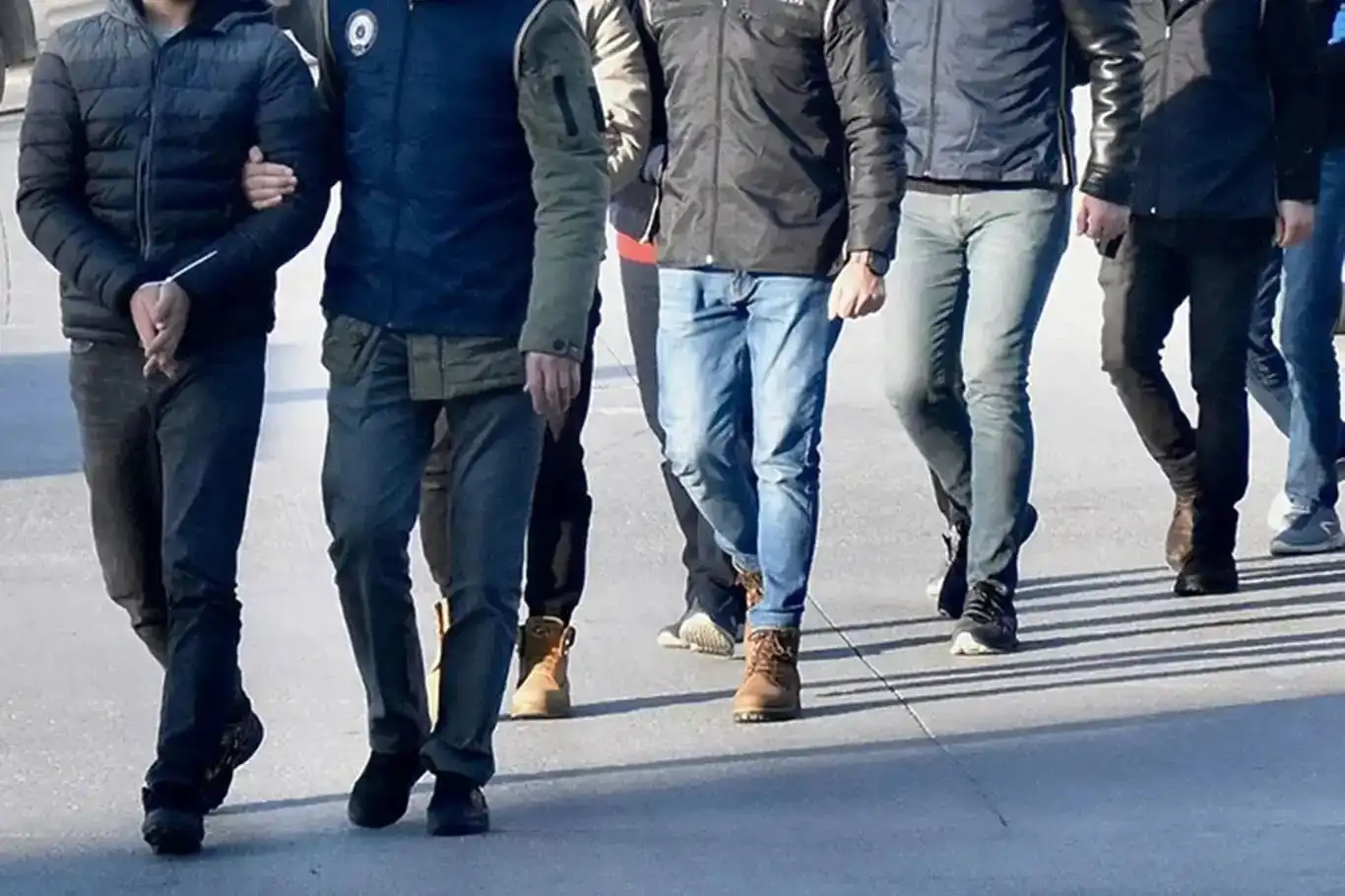 Diyarbakır’da Ruhsatsız Silah Taşıyan Şahıslara Ve Silah Kaçakçılarına Yönelik Operasyon