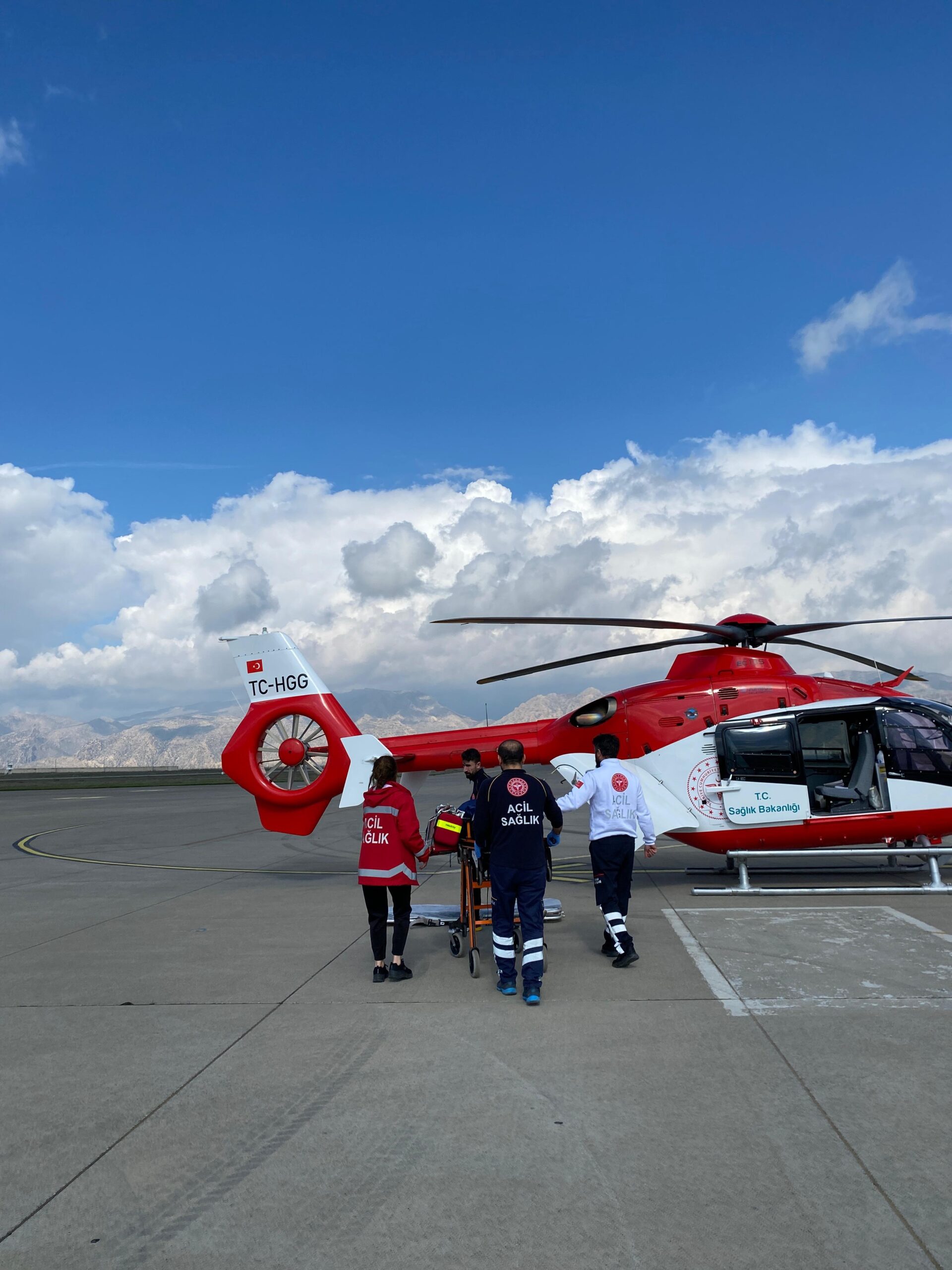 12 yaşındaki çocuk ambulans helikopterle Diyarbakır’a sevk edildi
