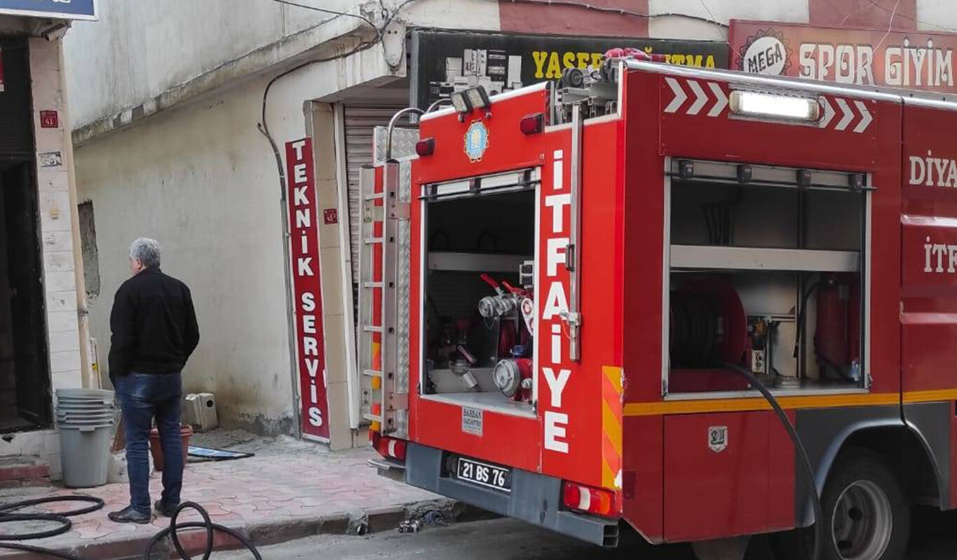 Diyarbakır'da elektrikli battaniyeden çıkan yangın evi küle çevirdi!