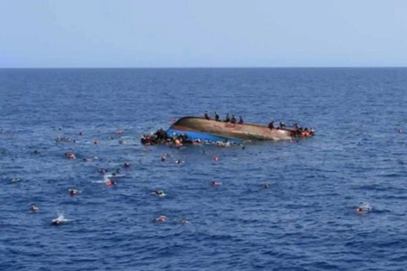 Akdeniz’de göçmen teknesi alabora oldu: 5 göçmen öldü