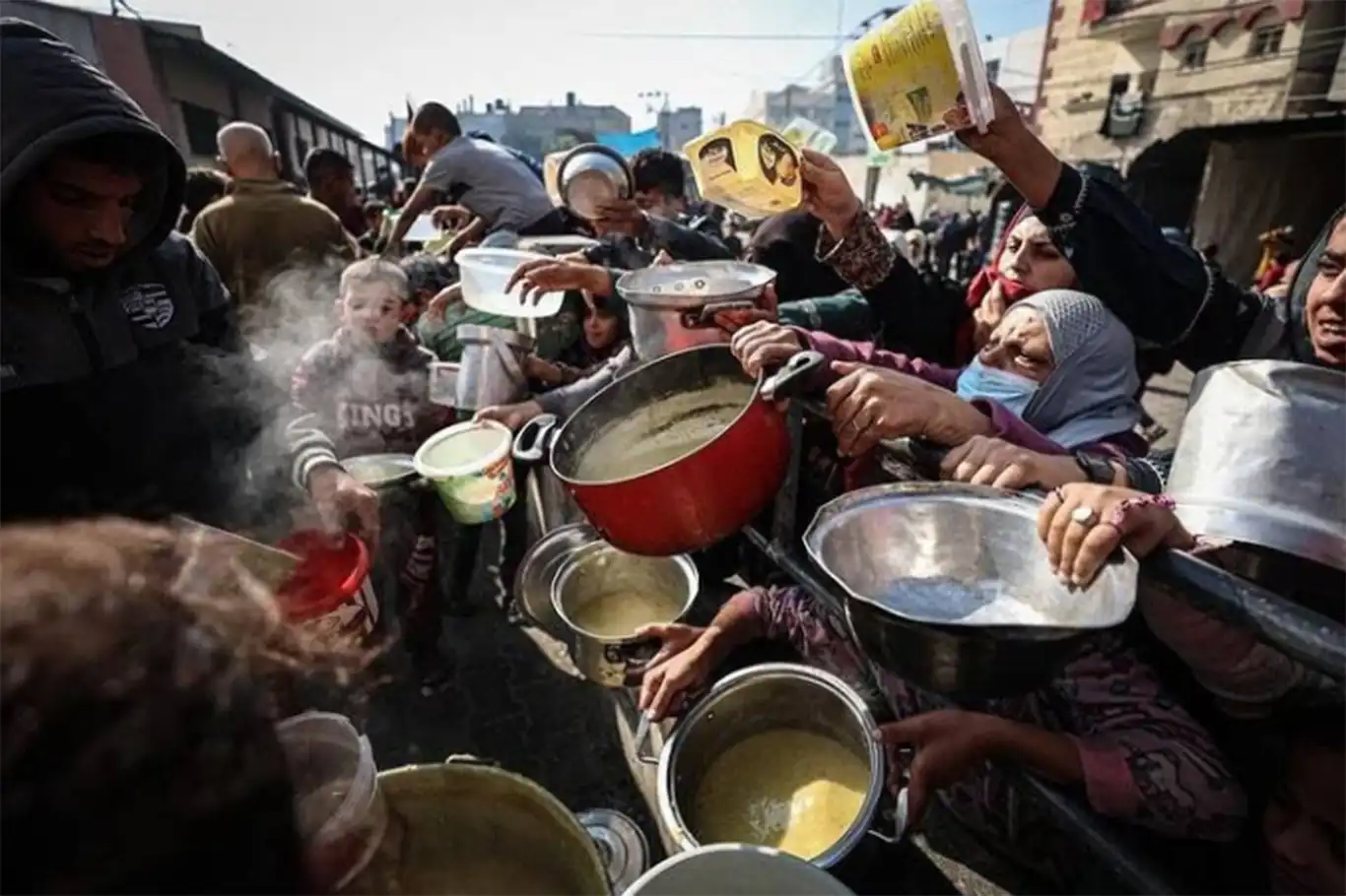 UNRWA’dan uyarı: Filistinliler kıtlığın eşiğinde!