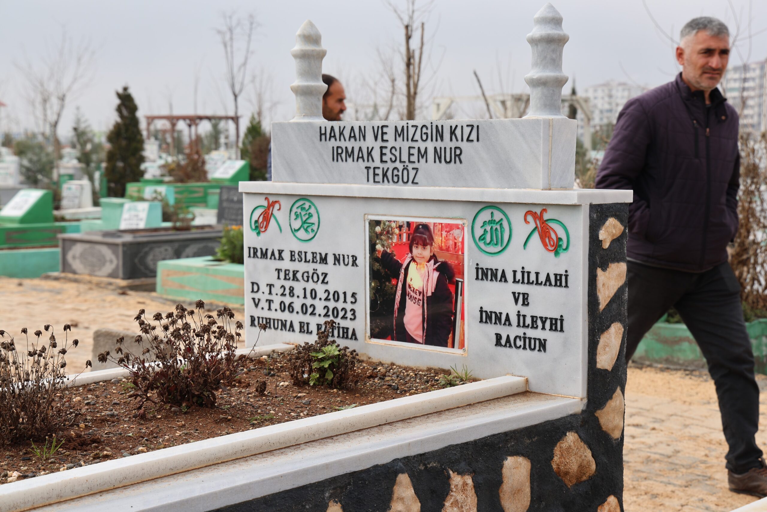 Diyarbakır'da depremde hayatını kaybeden sınıf arkadaşlarını unutmadılar!