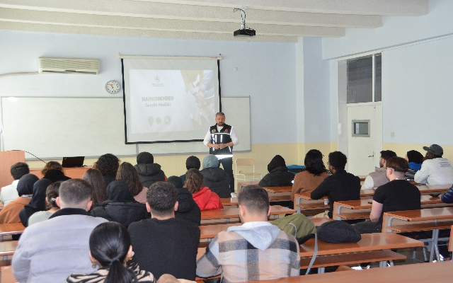 Dicle Üniversitesi öğrenci ve personeline narkotik eğitimi verildi