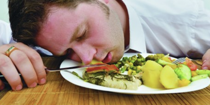 Yemek sonrası uyku neden gelir? Uzmanı açıkladı