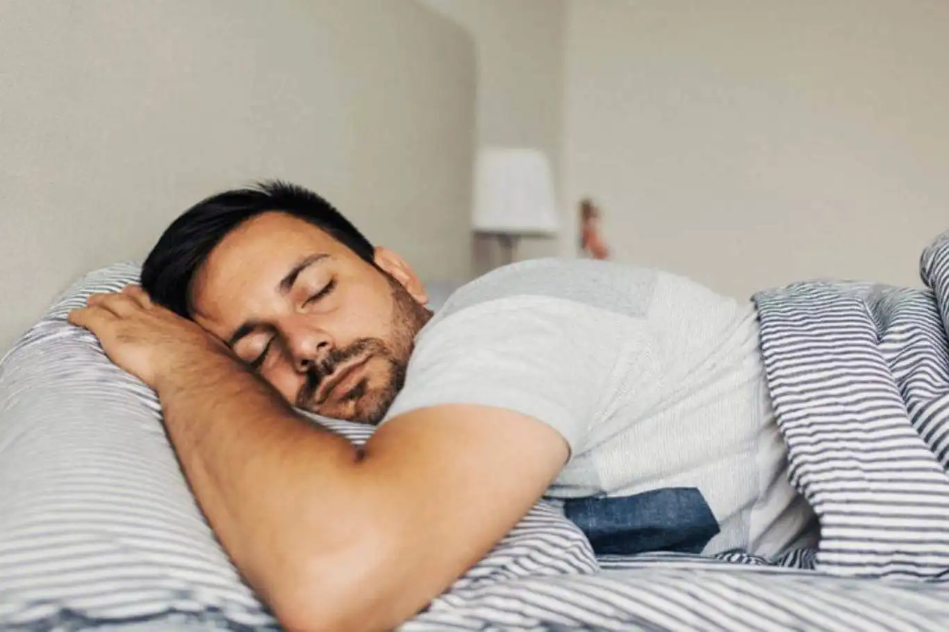 Yanlış uyku pozisyonu hayatınızı ciddi derecede etkiliyor!
