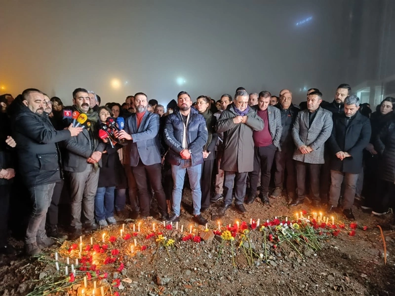 Diyarbakır’da 6 Şubat Depreminde Yaşamını Yitirenler Diyar Galeria’da Anıldı
