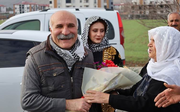 Diyarbakır’da 24 yaşında girdiği cezaevinden 56 yaşında tahliye oldu