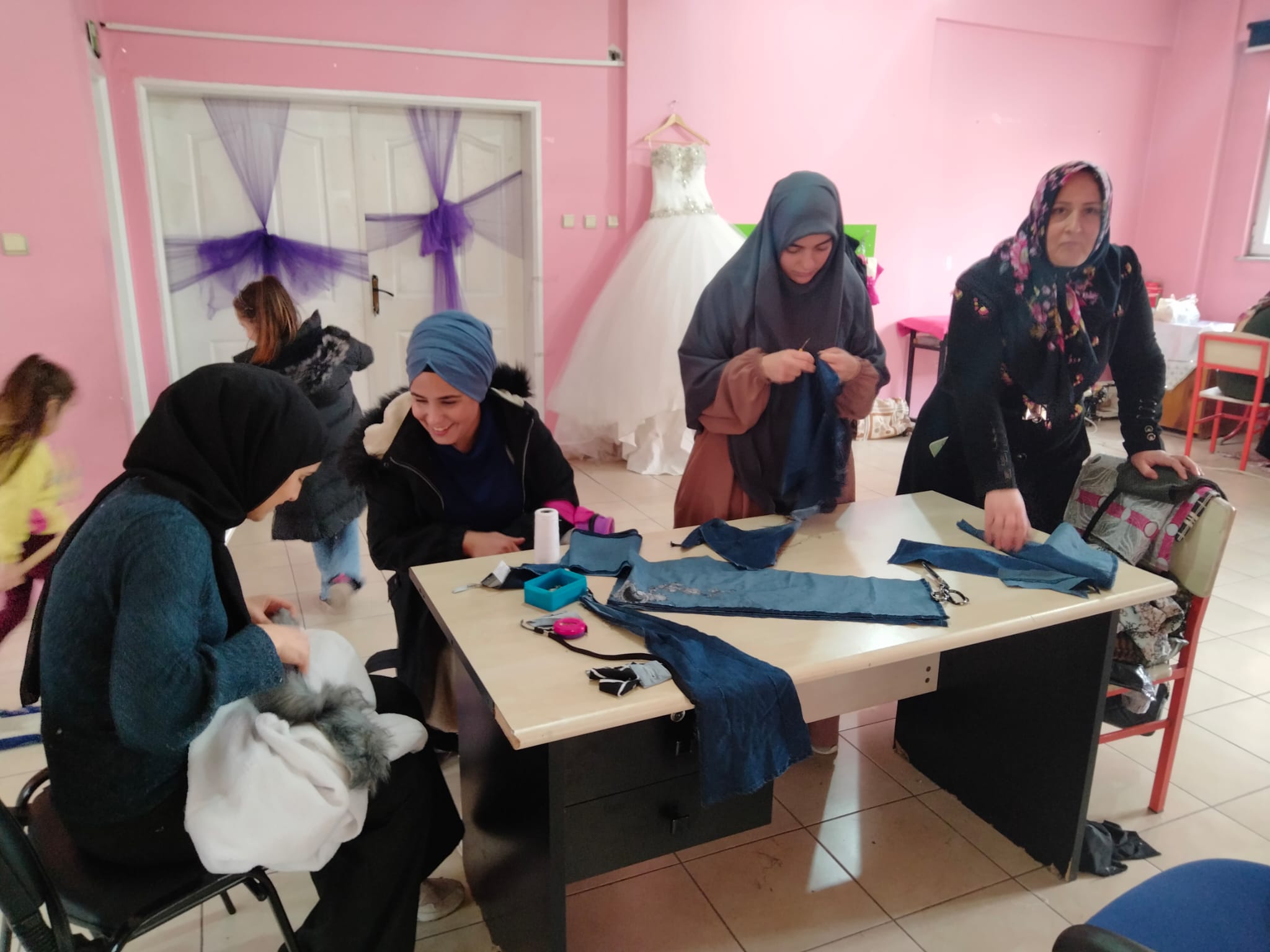 Diyarbakır’da kadınlar hem öğreniyor hem de kazanıyor!