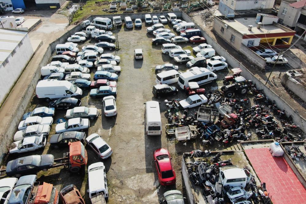 Diyarbakır’da milyonluk araçlar çürümeye terk edildi