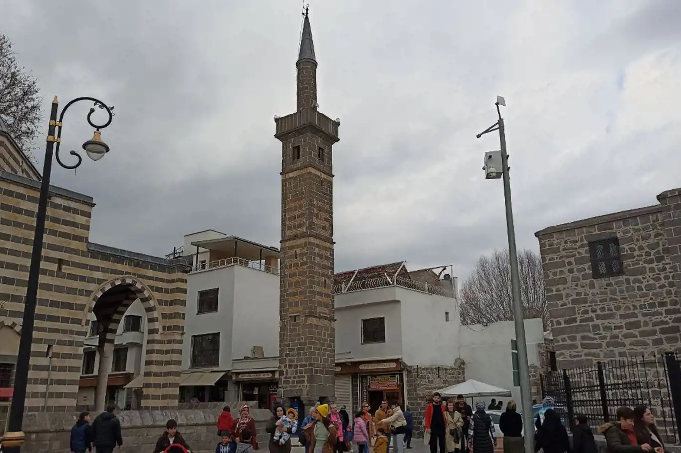 Diyarbakır’ın Gizemli Simgesi: Dört Ayaklı Minare