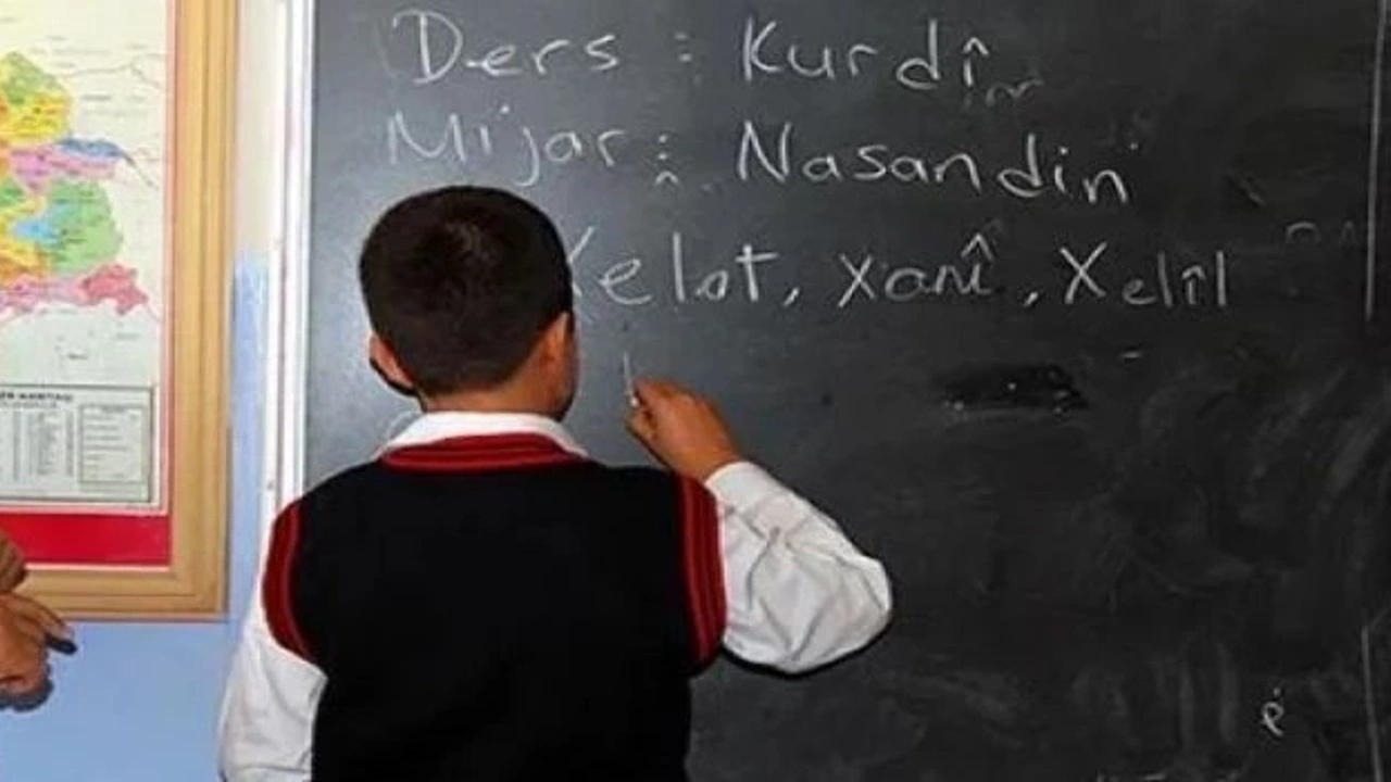 Diyarbakır’da Kürtçe özel okul yönetmenliğe takıldı!