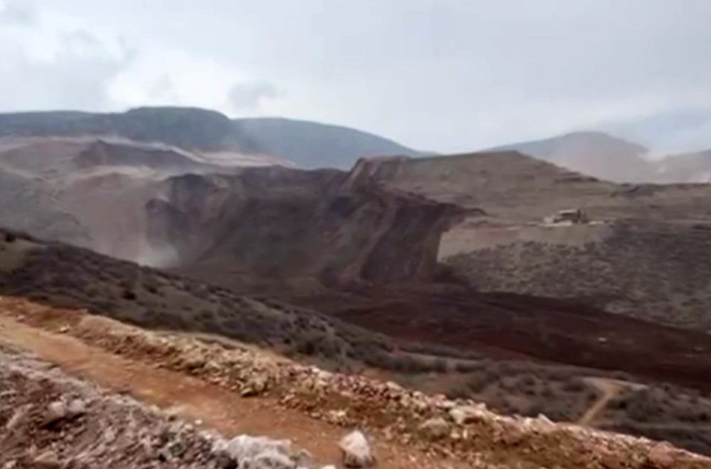 Erzincan’da Toprak Kayması: En Az 9 Kişi Toprak Altında
