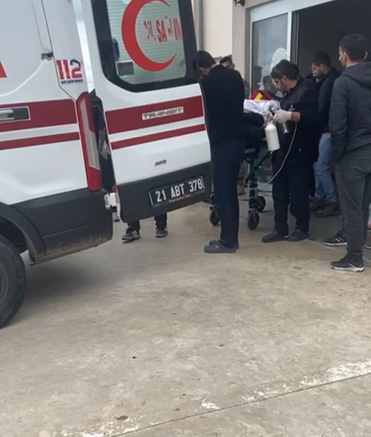 Diyarbakır’da araç şarampole yuvarlandı: 1’i ağır 3 yaralı