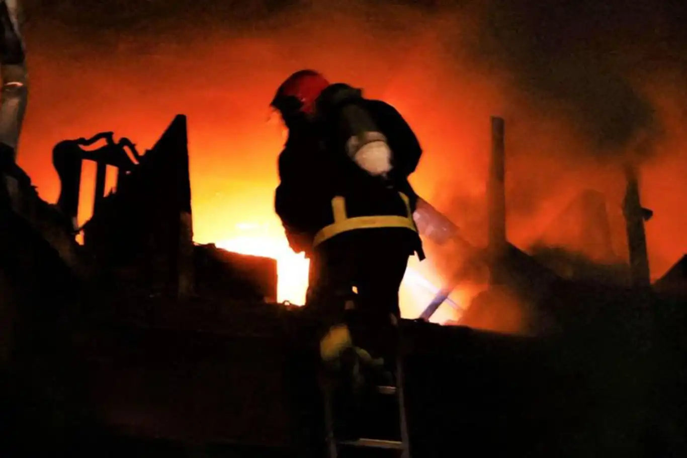 Ülke şokta: Restoranda çıkan yangında 43 kişi hayatını kaybetti