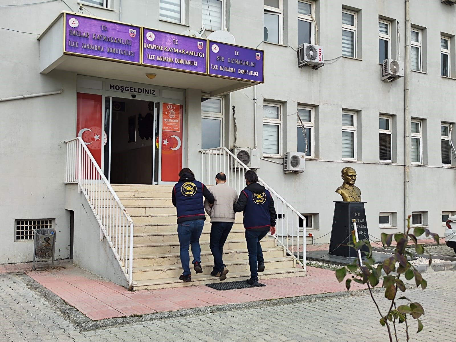 Diyarbakır’da aranan 8  şahıs  yakalandı