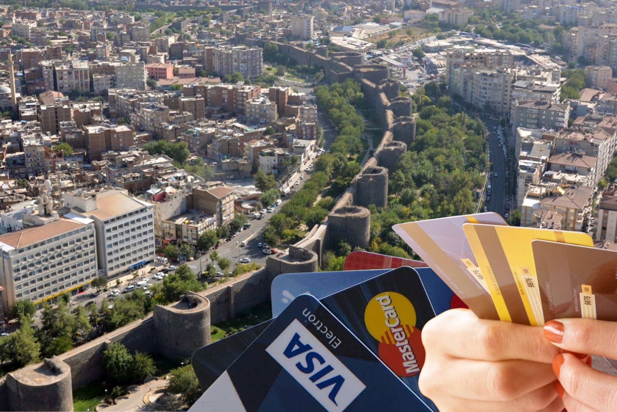 Diyarbakır’da Kredi Kartı Bağımlılığı Giderek Artıyor:  Kredi Kartı Olmadan Geçiremiyoruz!