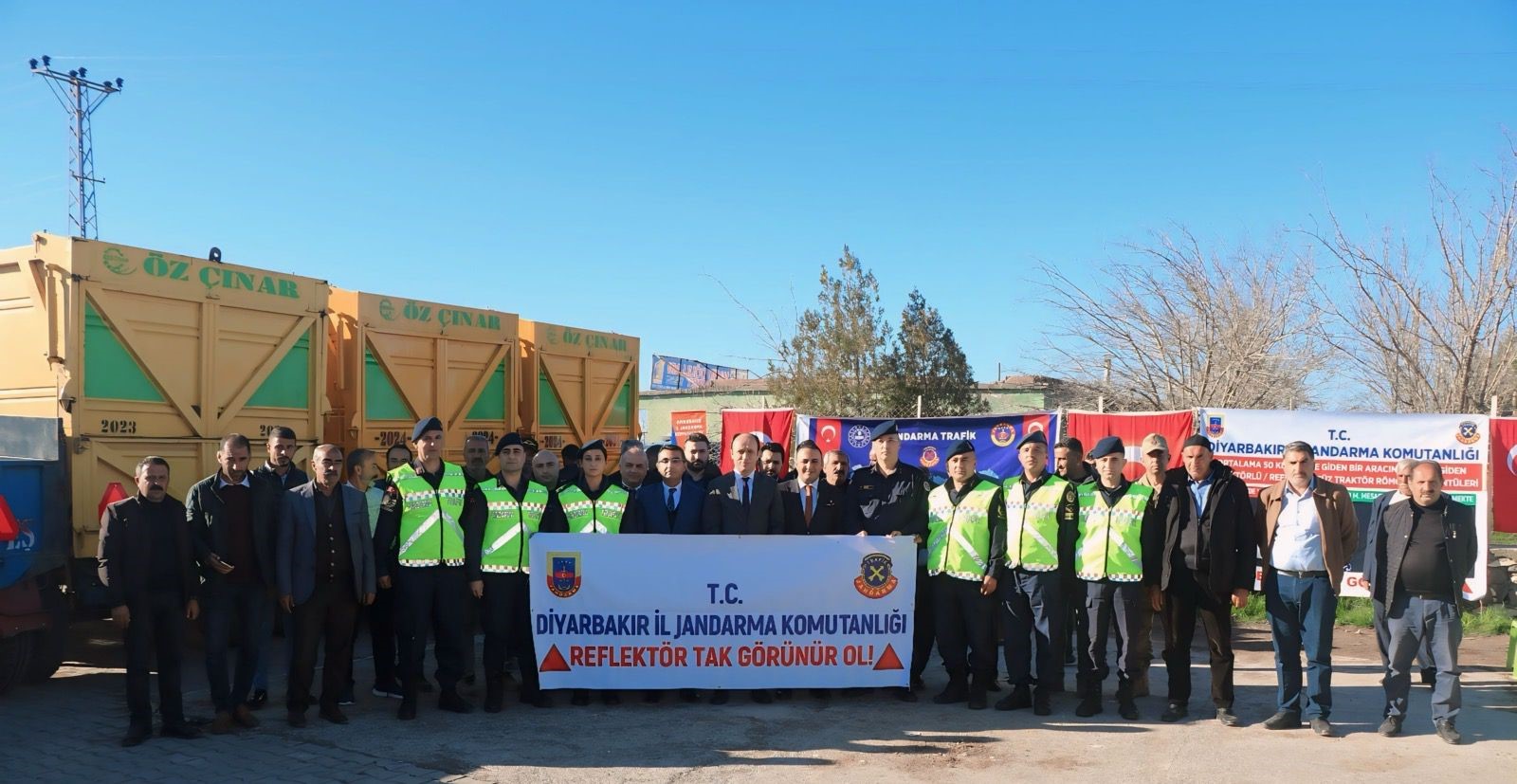 Diyarbakır’da Jandarma trafik ekiplerinden sürücülere destek