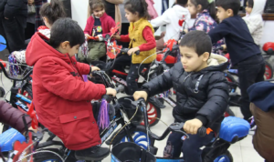 Dünya Yetimler Günü’nde Diyarbakırlı çocuklara bisiklet hediyesi
