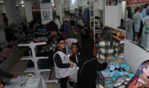  Diyarbakır’da  bayram öncesi yüzlerce çocuğa giysi yardımı
