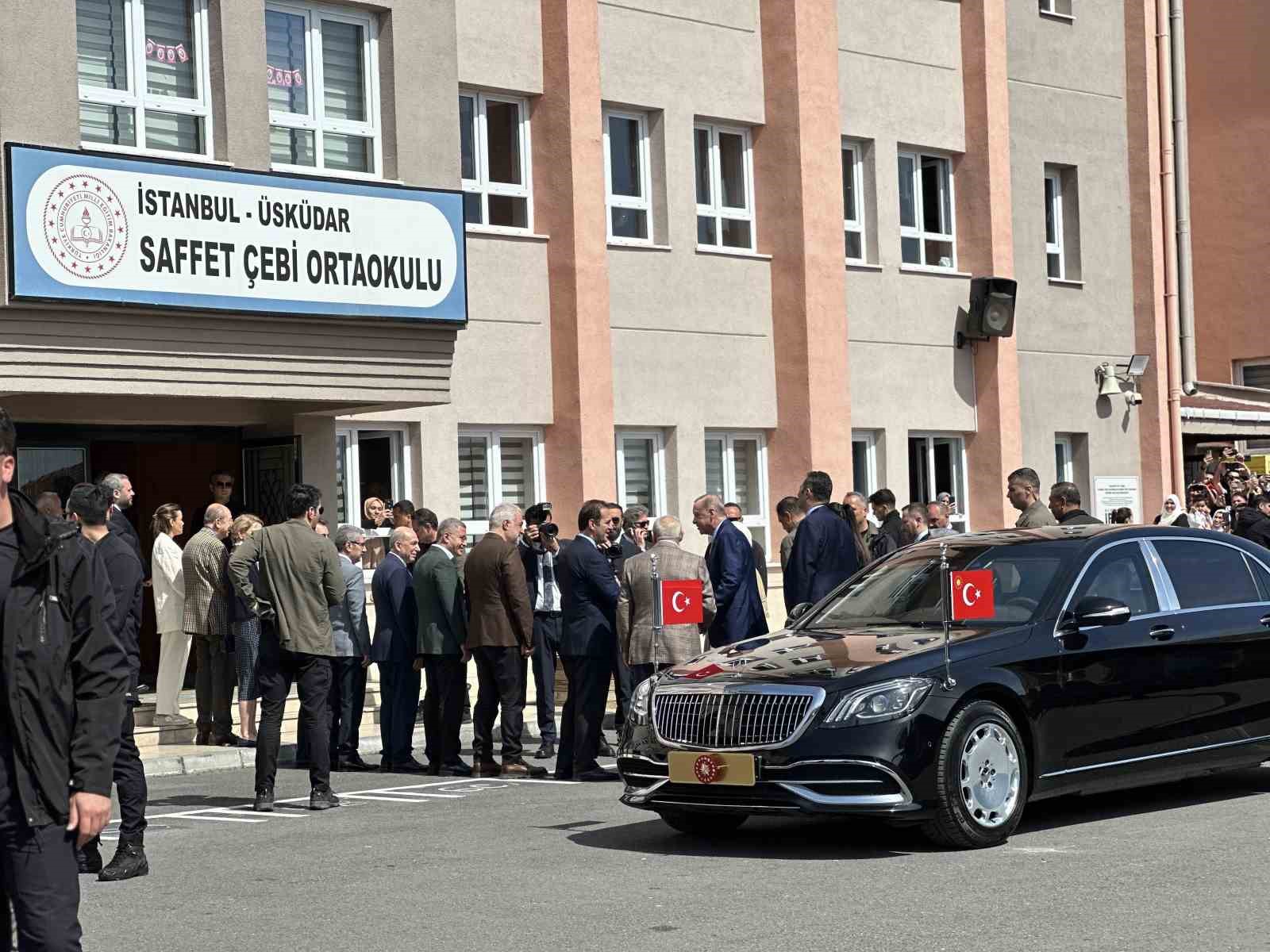 Cumhurbaşkanı Recep Tayyip Erdoğan, oyunu Üsküdar’da kullandı