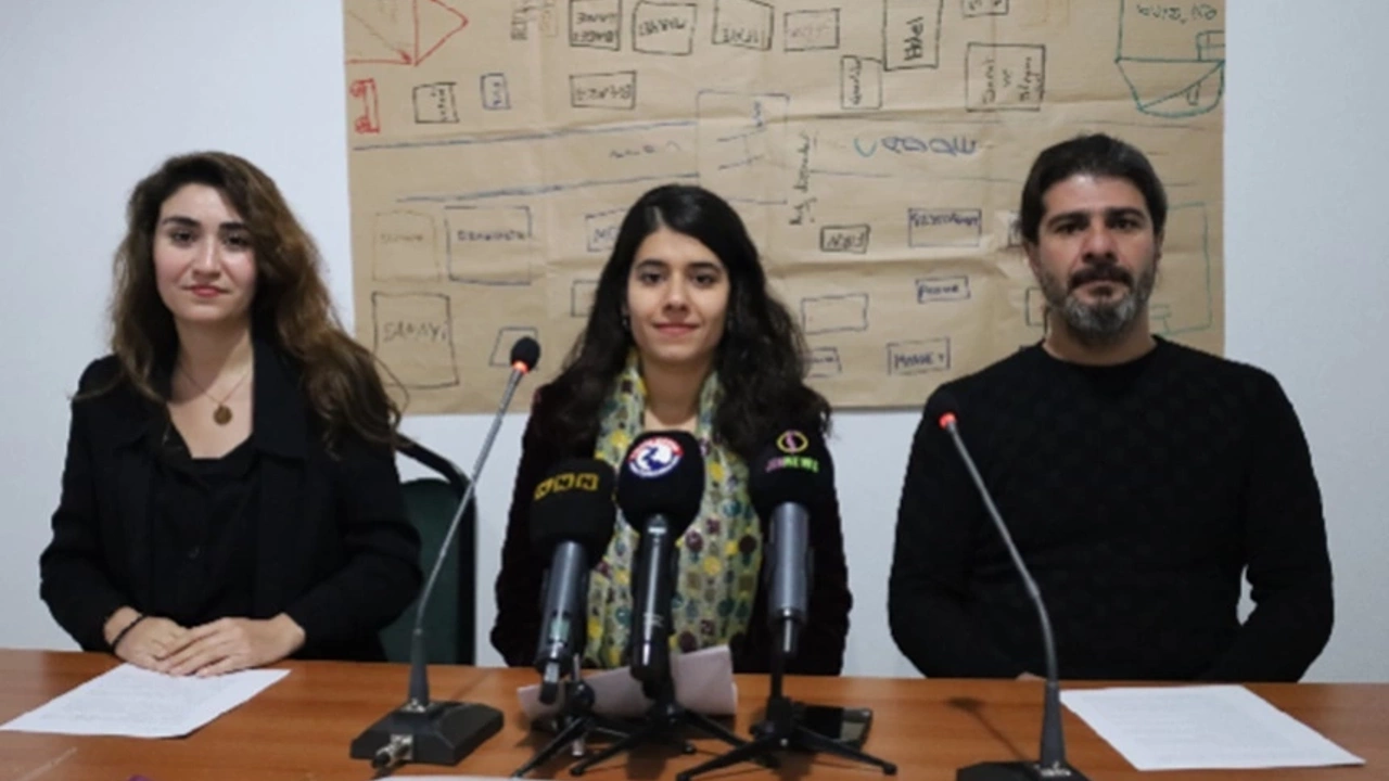DEM Parti Diyarbakır Sur’da Çocuk Seçim Beyannamesi Açıkladı!