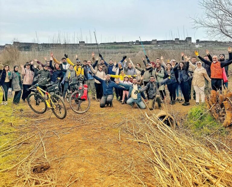 Diyarbakır’da gönüllüler Hevsel Bahçeleri’ni temizledi