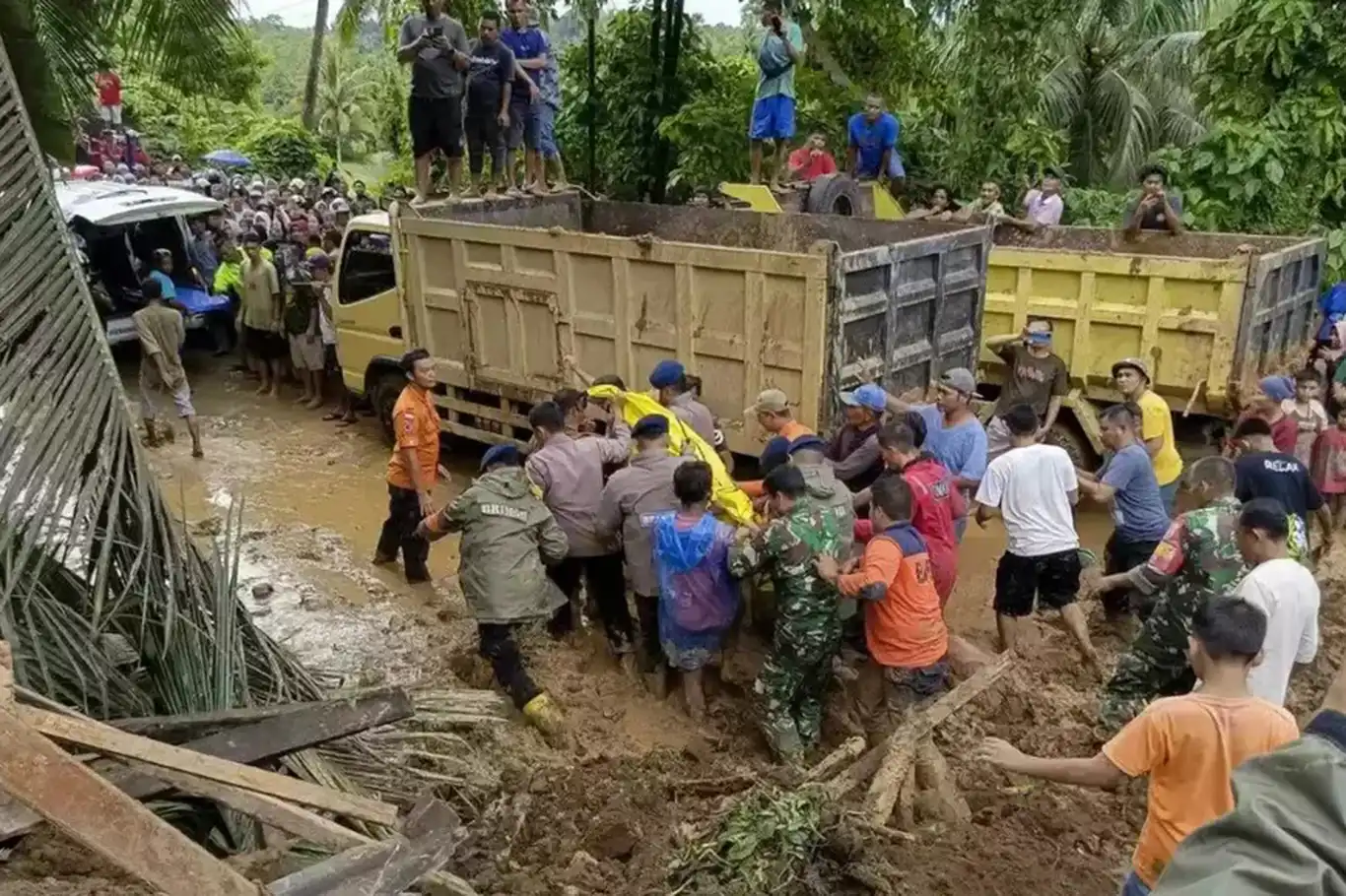 Endonezya’da Sel Ve Toprak Kayması: 32 Ölü