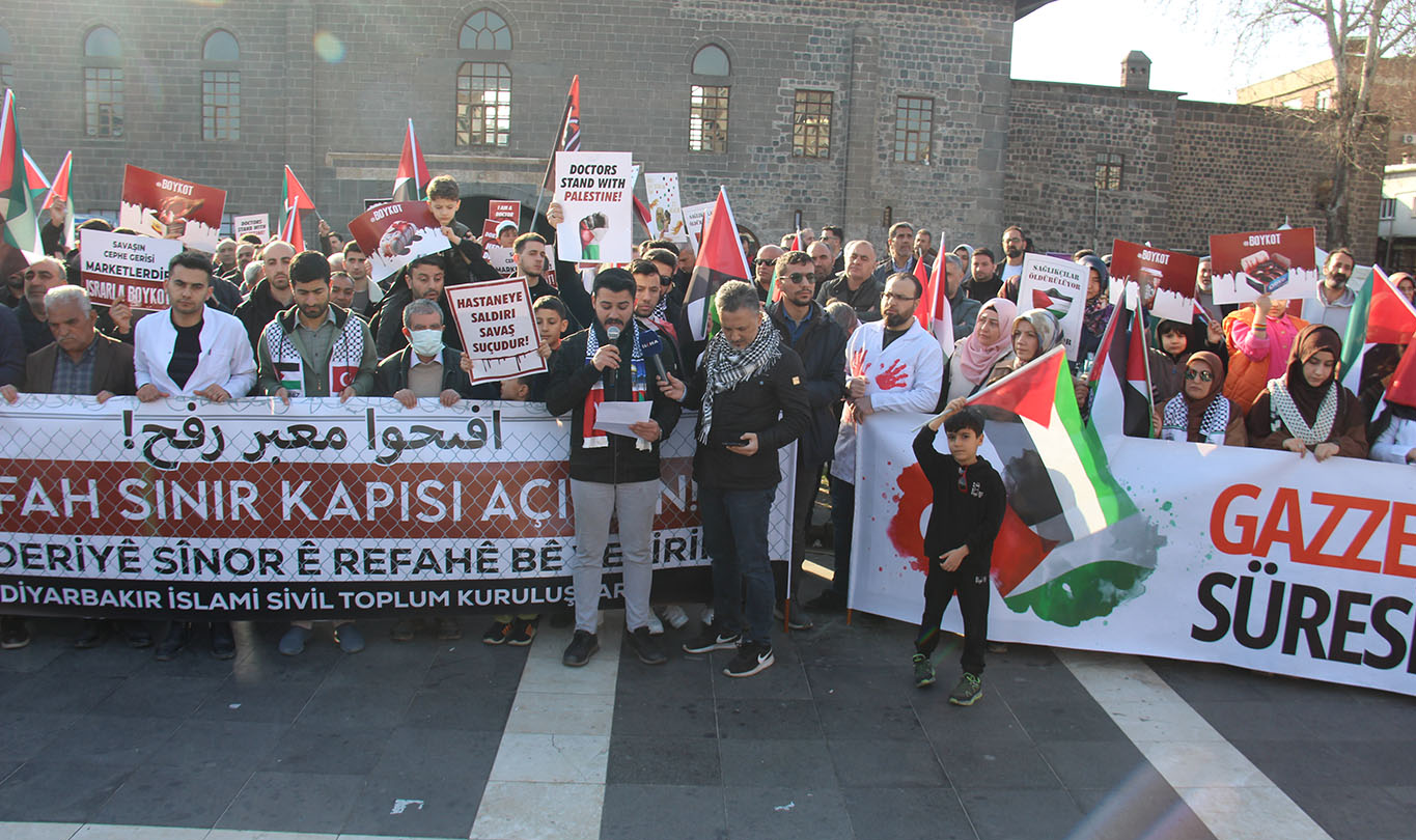 Diyarbakır'da hekimlerin sessiz yürüyüşü 16'ncı haftasını geride bıraktı
