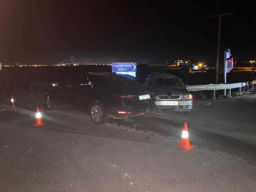 Diyarbakır’da İki Otomobil Çarpıştı: 1 Ölü, 3 Yaralı