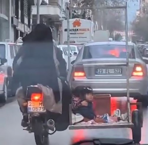 Elazığ’da 3 çocuğun motosikletin