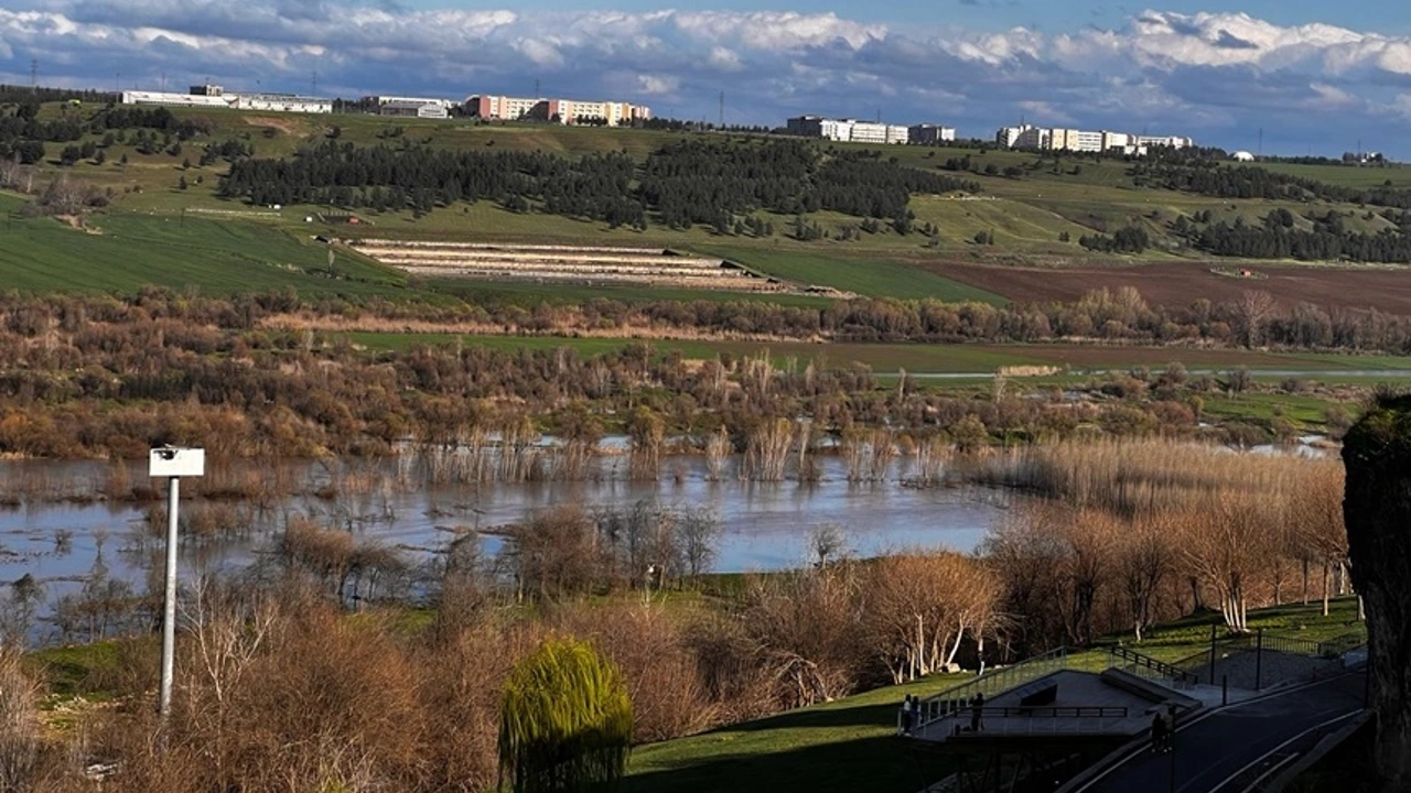 Diyarbakır’daki yağışlar tehlikeyi arttırdı: Dicle Nehri’nde su seviyesini yükseldi!