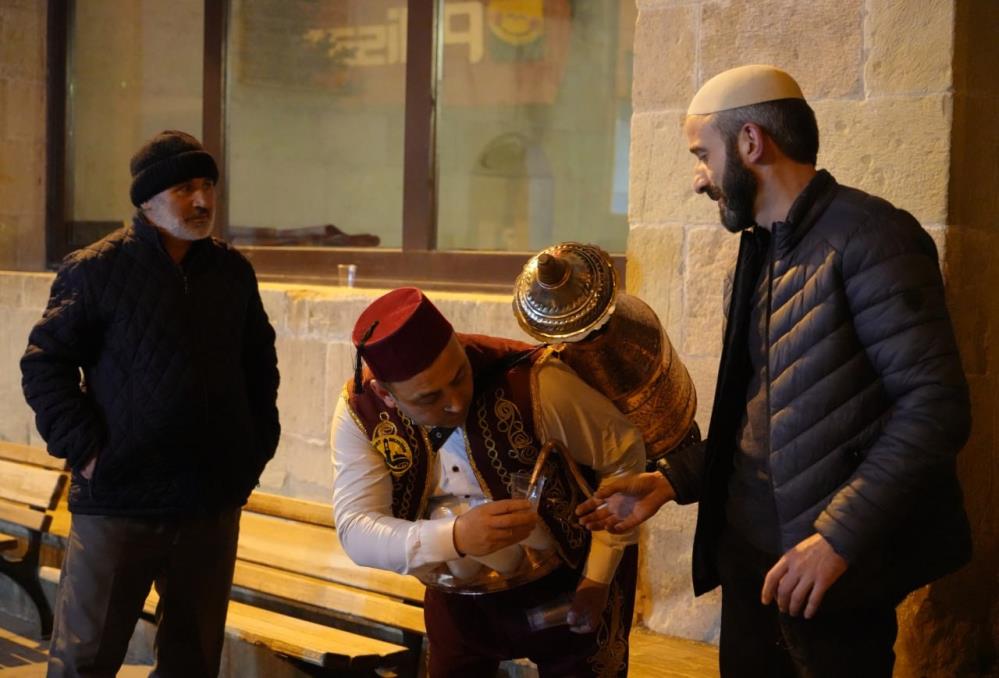 Osmanlı Geleneği Yaşatılıyor, Buz Gibi Şerbetle Ağızlar Tatlanıyor