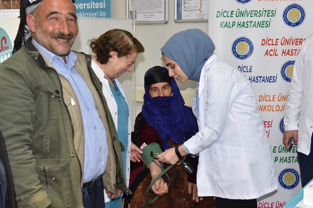 Diyarbakır Dicle Üniversitesi Hastanesi’nde Obezite Standı Açıldı
