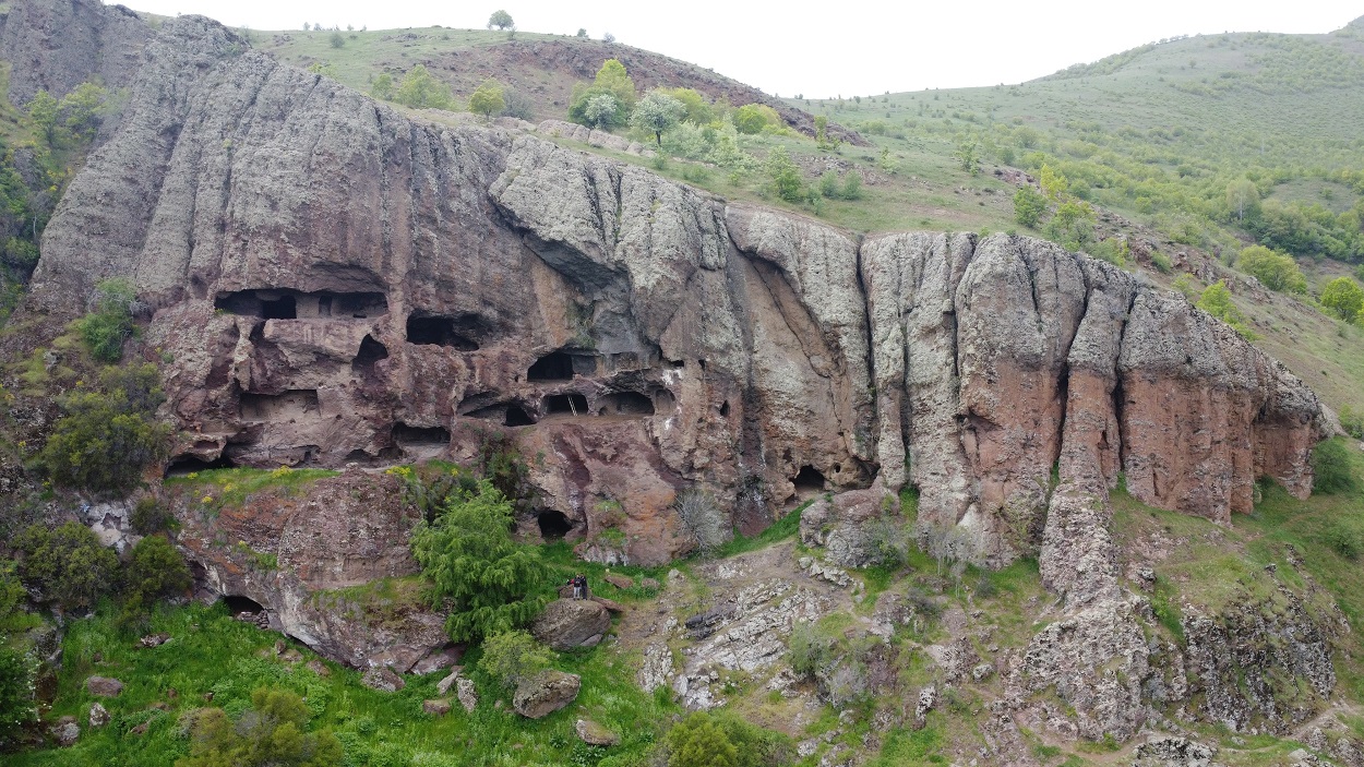 Diyarbakır’a 2 saat uzaklıktaki binlerce yıllık mağaralar turizme kazandırılmayı bekliyor