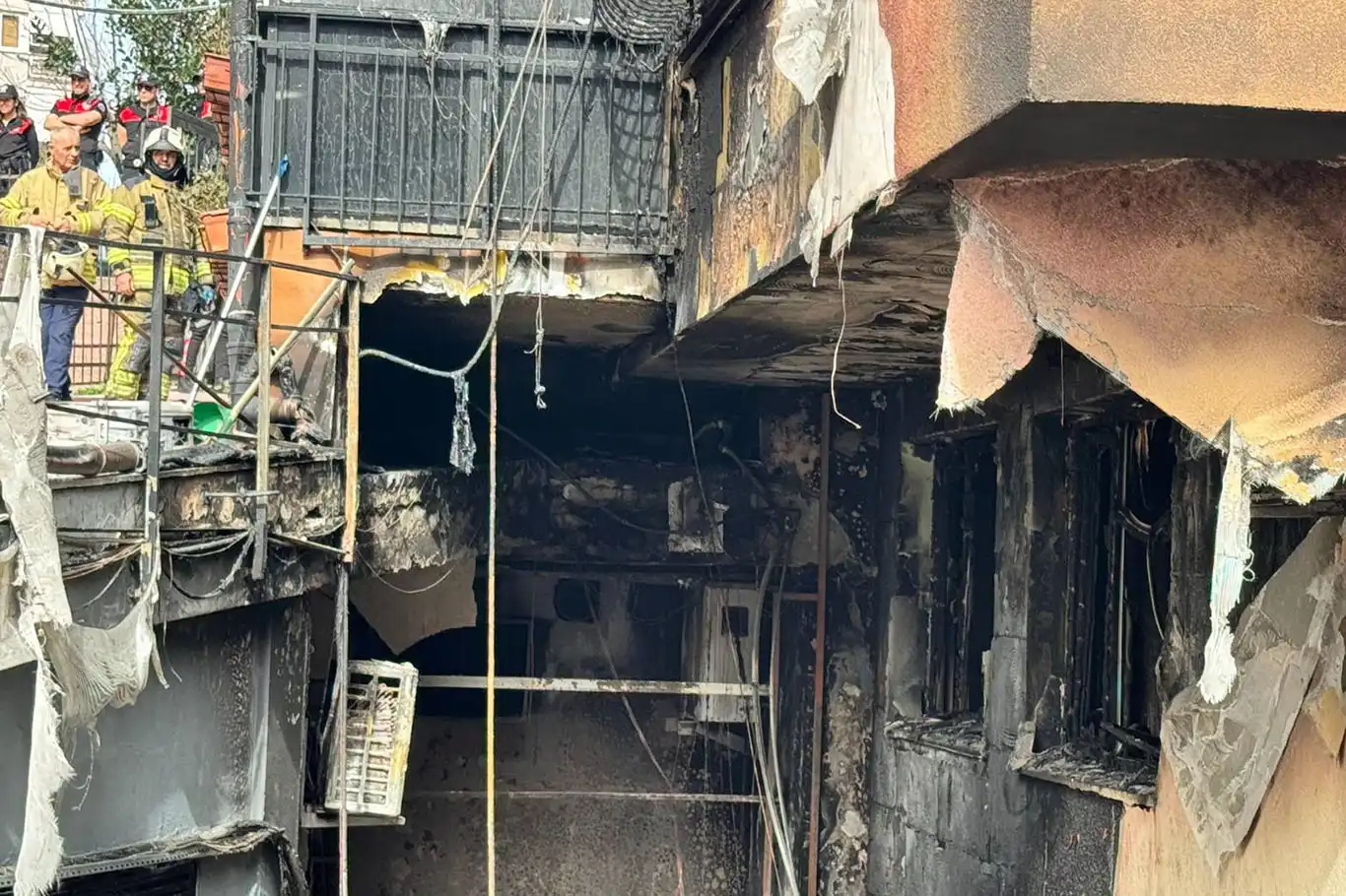 13 katlı binada yangın: 29 kişi hayatını kaybetti
