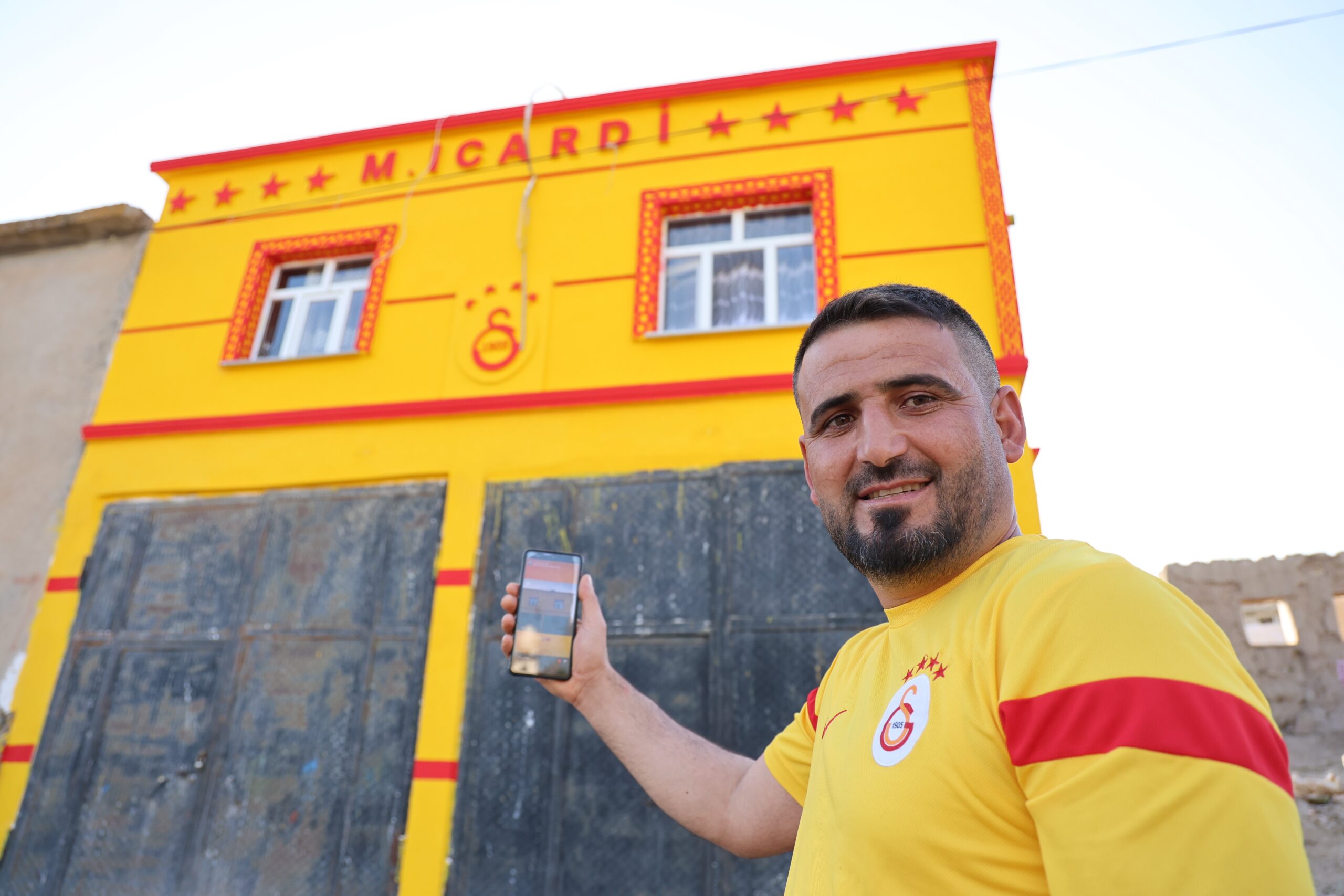 Diyarbakır'da evini sarı-kırmızıya boyatıp Icardi yazan taraftar hayalini açıkladı!
