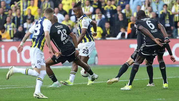 Fenerbahçe derbide Beşiktaş’ı 2-1 ile geçti