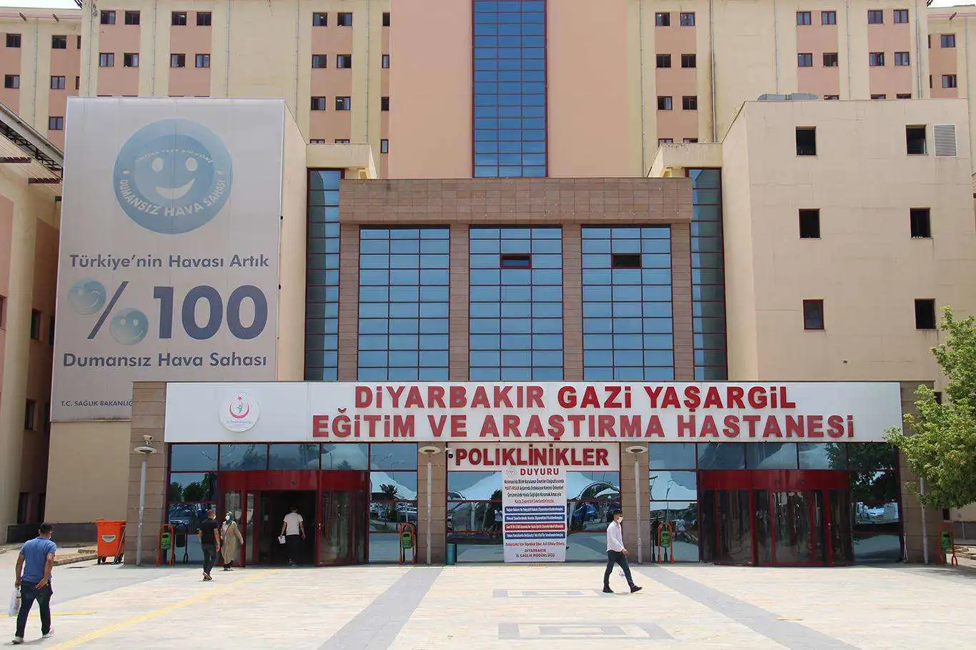 Diyarbakır’da sigara içmek için pencereye çıkan şahıs yere düşerek hayatını kaybetti
