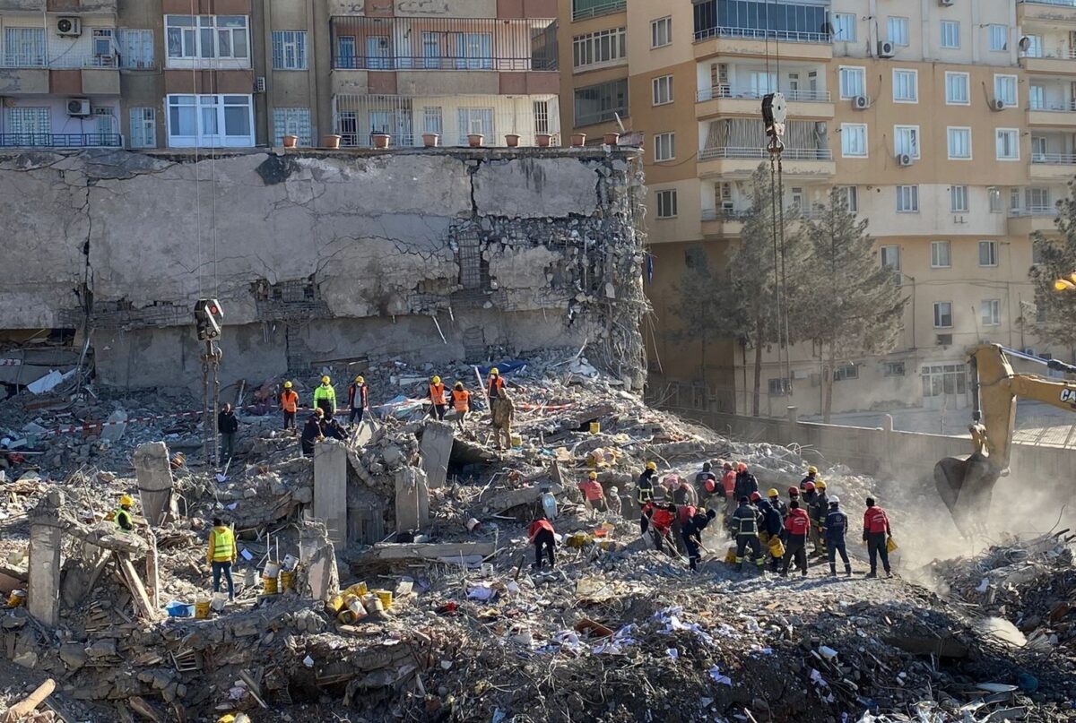 Diyarbakır’da 77 kişinin hayatını kaybettiği Serin-2 Apartmanı'nın sanıkları hakim karşısına çıktı